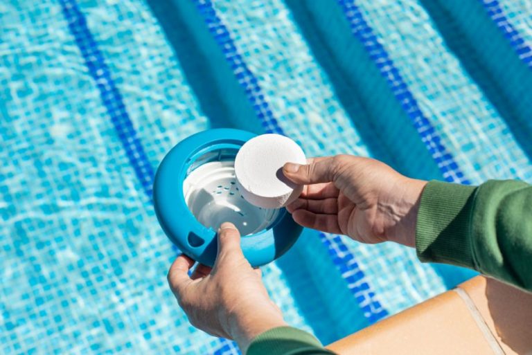 Chlore choc : combien de temps faire tourner la pompe de la piscine ?