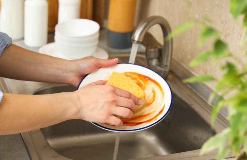 Comment déboucher un évier de cuisine très bouché rapidement ?